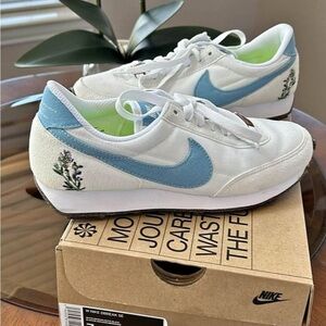✨NEW✨ Nike Daybreak SE 'Plant Cork Pack' Women's Blue Floral Sneakers Eco-Frie…